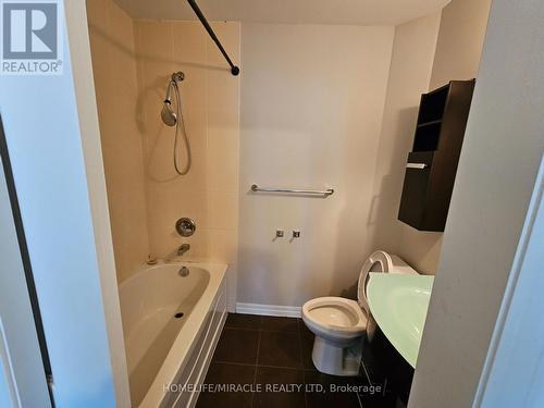 406 - 225 Webb Drive, Mississauga, ON - Indoor Photo Showing Bathroom
