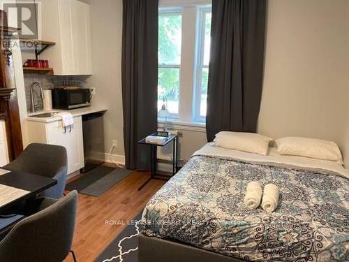 Unit 5 - 220 Argyle Avenue, Ottawa, ON - Indoor Photo Showing Bedroom