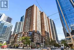 901 - 633 BAY STREET  Toronto, ON M5G 2G4