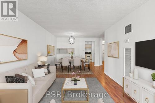 901 - 633 Bay Street, Toronto, ON - Indoor Photo Showing Living Room