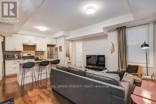 Unit 1 - 222 Argyle Avenue, Ottawa, ON - Indoor Photo Showing Kitchen