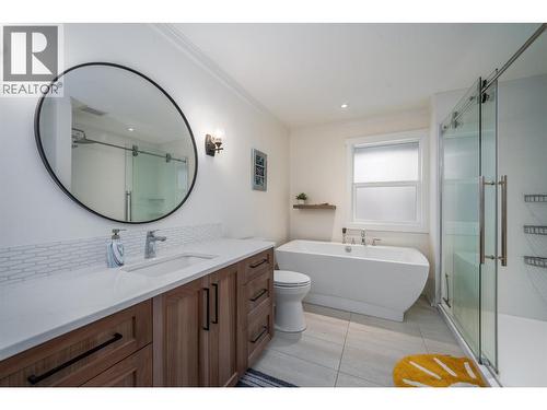 514 Hawes Court, Kelowna, BC - Indoor Photo Showing Bathroom