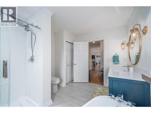 514 Hawes Court, Kelowna, BC - Indoor Photo Showing Bathroom