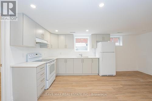 248 West 18Th Street, Hamilton, ON - Indoor Photo Showing Kitchen