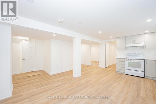 248 West 18Th Street, Hamilton, ON - Indoor Photo Showing Kitchen