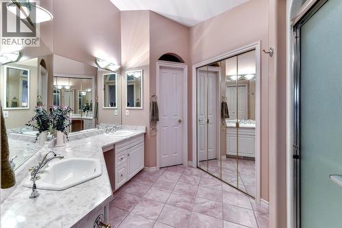 4400 Gallaghers Drive E Unit# 14, Kelowna, BC - Indoor Photo Showing Bathroom