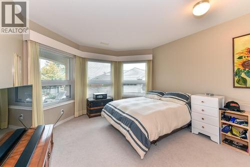 4400 Gallaghers Drive E Unit# 14, Kelowna, BC - Indoor Photo Showing Bedroom