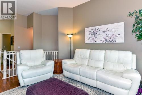 4400 Gallaghers Drive E Unit# 14, Kelowna, BC - Indoor Photo Showing Living Room