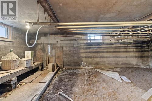 1235 Barton Street, Hamilton, ON - Indoor Photo Showing Other Room