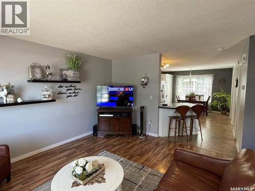 228 Lochrie Crescent, Saskatoon, SK - Indoor Photo Showing Living Room