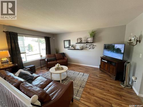 228 Lochrie Crescent, Saskatoon, SK - Indoor Photo Showing Living Room