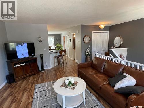 228 Lochrie Crescent, Saskatoon, SK - Indoor Photo Showing Living Room