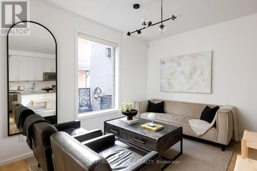 Th3 - 126 Spadina Road, Toronto, ON - Indoor Photo Showing Living Room
