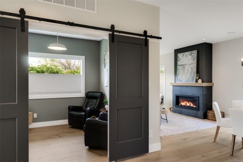 9350 East Saanich Rd, North Saanich, BC 