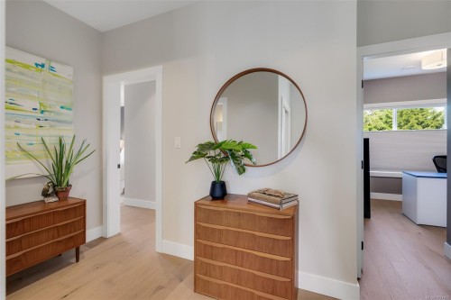 9350 East Saanich Rd, North Saanich, BC 