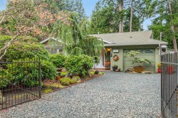 637 Pine St  Qualicum Beach, BC V9K 1J1