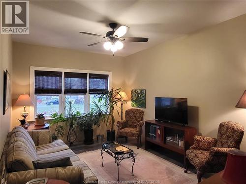 263 Delaware Avenue, Chatham, ON - Indoor Photo Showing Living Room