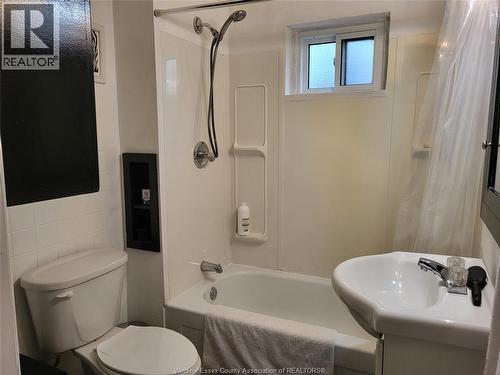 263 Delaware Avenue, Chatham, ON - Indoor Photo Showing Bathroom