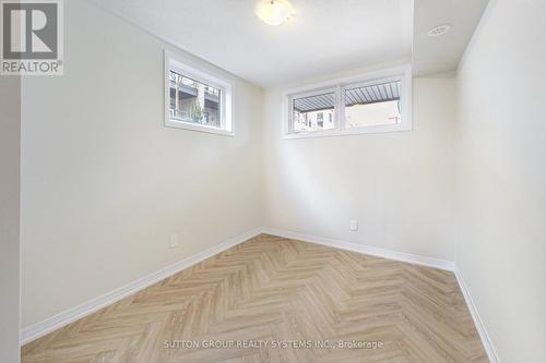 1577 Rose Way, Milton, ON - Indoor Photo Showing Other Room