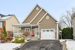 1637 Rue Étienne-Bisaillon  Chambly, QC J3L 6L5