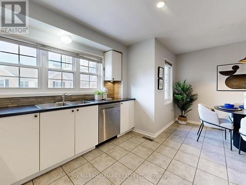 20B - 51 Northern Heights Drive, Richmond Hill, ON - Indoor Photo Showing Kitchen With Double Sink