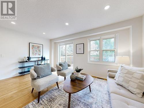 20B - 51 Northern Heights Drive, Richmond Hill, ON - Indoor Photo Showing Living Room