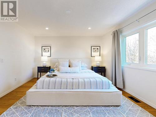 King sized bed - 20B - 51 Northern Heights Drive, Richmond Hill, ON - Indoor Photo Showing Bedroom