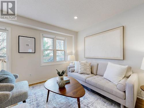 20B - 51 Northern Heights Drive, Richmond Hill, ON - Indoor Photo Showing Living Room
