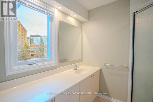 4 Schoolhouse Private, Ottawa, ON - Indoor Photo Showing Bathroom