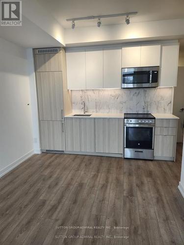 608 - 500 Dupont Street, Toronto, ON - Indoor Photo Showing Kitchen With Upgraded Kitchen