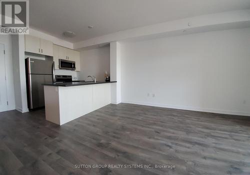 437 - 101 Shoreview Place, Hamilton, ON - Indoor Photo Showing Kitchen