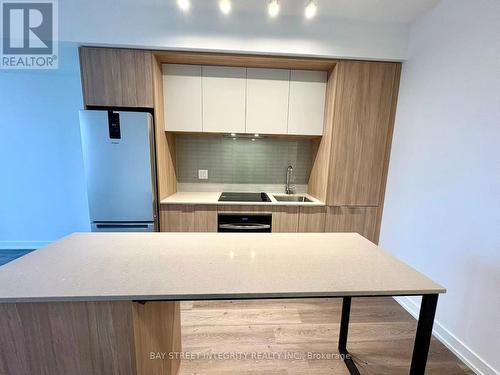 2302 - 395 Square One Drive, Mississauga, ON - Indoor Photo Showing Kitchen