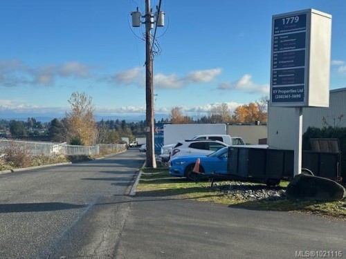 302 & 303-1779 Sean Hts, Central Saanich, BC 