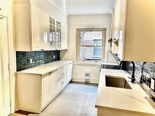 Cuisine - 2-388 Av. Olivier, Westmount, QC - Indoor