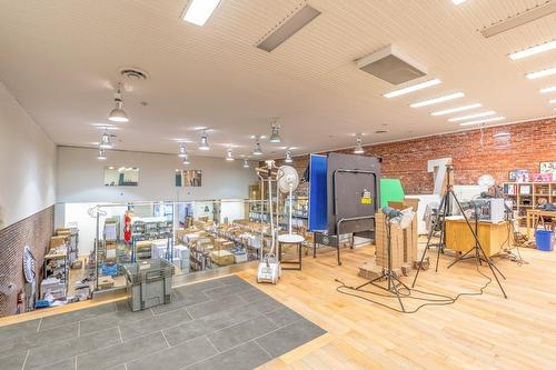 Commerce - 40  - 42 Rue Wellington N., Sherbrooke (Les Nations), QC 