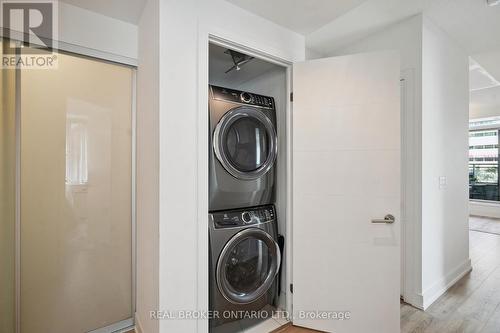 215 - 525 Adelaide Street W, Toronto, ON - Indoor Photo Showing Laundry Room