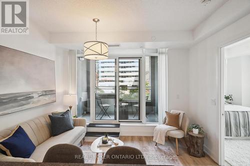 215 - 525 Adelaide Street W, Toronto, ON - Indoor Photo Showing Living Room