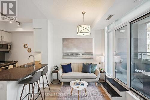 215 - 525 Adelaide Street W, Toronto, ON - Indoor