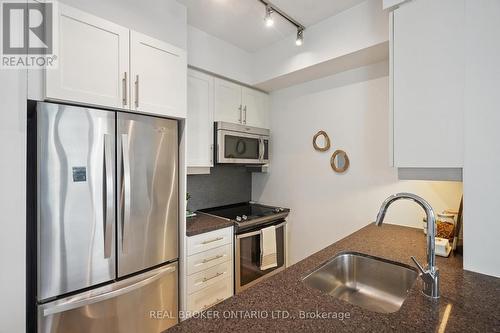 215 - 525 Adelaide Street W, Toronto, ON - Indoor Photo Showing Kitchen