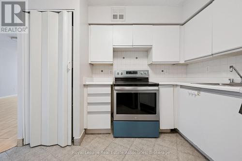 1004 - 260 Queens Quay W, Toronto, ON - Indoor Photo Showing Kitchen