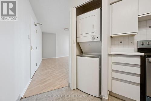 1004 - 260 Queens Quay W, Toronto, ON - Indoor Photo Showing Laundry Room