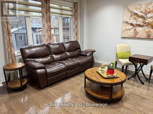 27 Tysonville Circle, Brampton, ON - Indoor Photo Showing Living Room