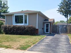 92 KEATS DRIVE  Woodstock (Woodstock - South), ON N4S 8B8