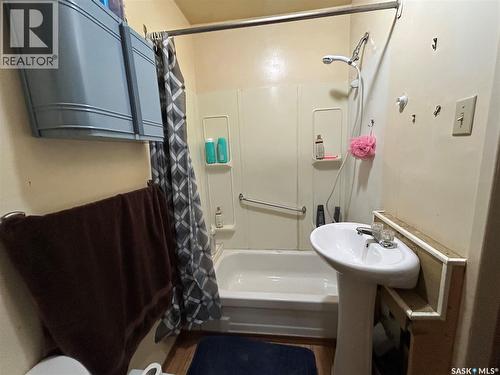 618 98Th Avenue, Tisdale, SK - Indoor Photo Showing Bathroom