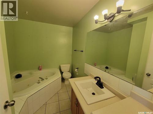 4820 46Th Street, Lloydminster, SK - Indoor Photo Showing Bathroom