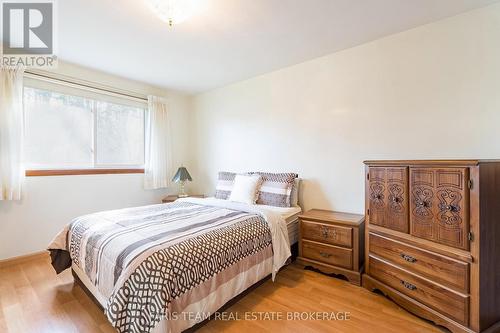 807 Cook Street, Innisfil, ON - Indoor Photo Showing Bedroom