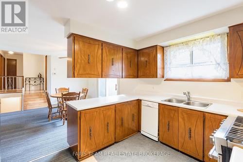807 Cook Street, Innisfil, ON - Indoor Photo Showing Kitchen With Double Sink