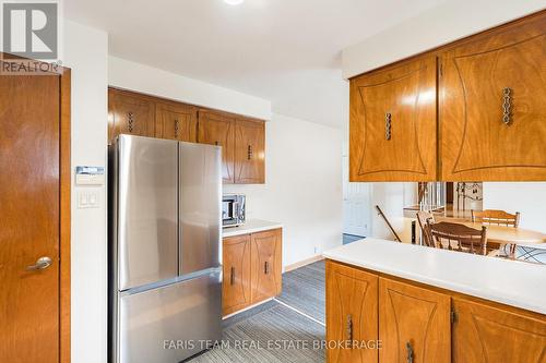 807 Cook Street, Innisfil, ON - Indoor Photo Showing Kitchen