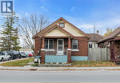 1394 COLLEGE  Windsor, ON N8B 1L9