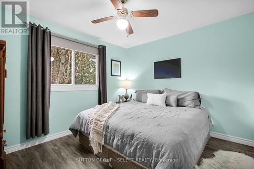 21069 Riverview Drive, Thames Centre, ON - Indoor Photo Showing Bedroom